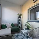 公寓 Homelike 1br With Sauna & Free Parking